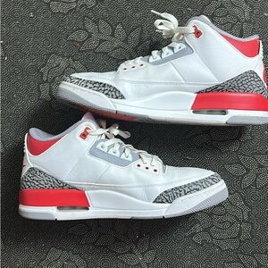 Jordan 3’s Retro Red cardinal